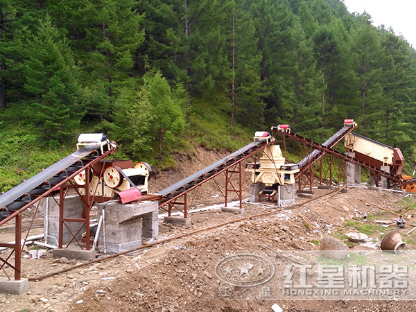 沖擊式破碎機工作現(xiàn)場