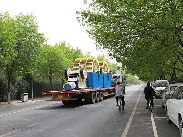 貨車(chē)漸行漸遠(yuǎn) 貨車(chē)漸行漸遠(yuǎn)