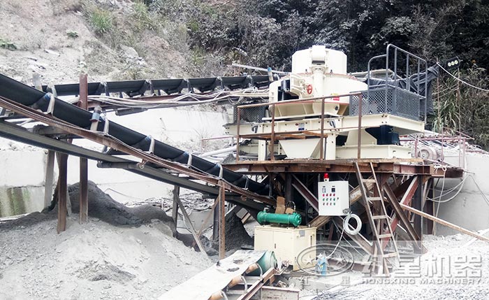 制沙機(jī)工作現(xiàn)場(chǎng) 制沙機(jī)工作現(xiàn)場(chǎng)