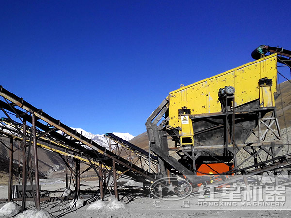 振動篩工作現(xiàn)場 振動篩工作現(xiàn)場