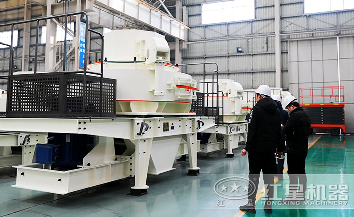 用戶參觀制砂機(jī)生產(chǎn)車間 用戶參觀制砂機(jī)生產(chǎn)車間