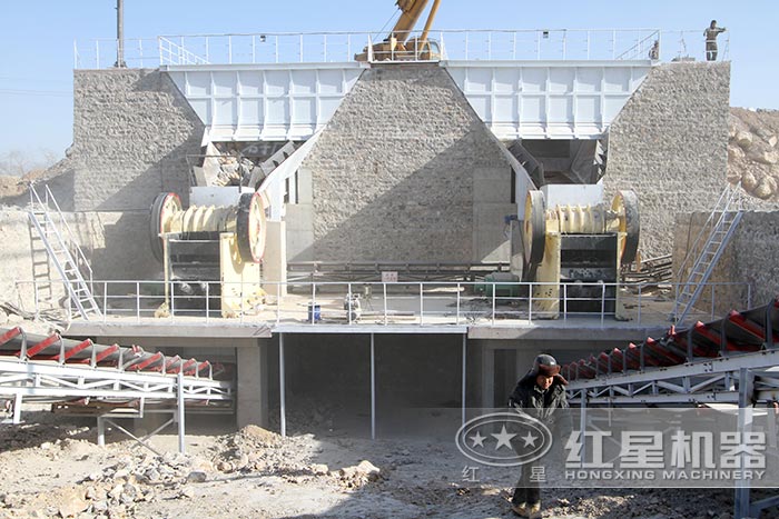 時產(chǎn)300噸大型鄂式碎石機現(xiàn)場 時產(chǎn)300噸大型鄂式碎石機現(xiàn)場