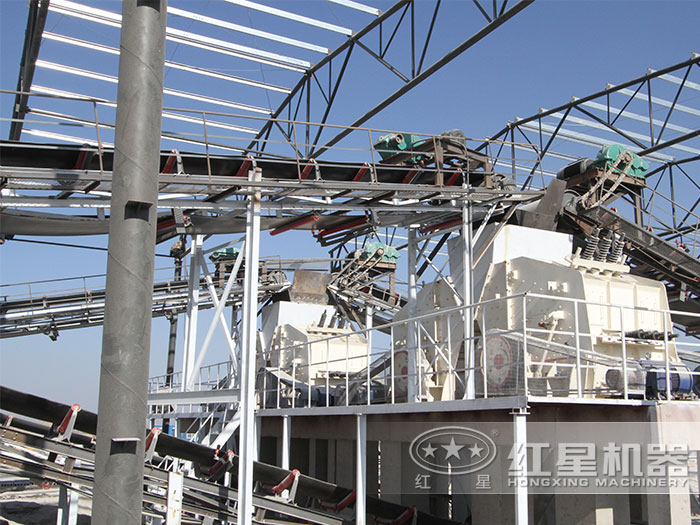 小型反擊式破石頭機械生產(chǎn)現(xiàn)場 小型反擊式破石頭機械生產(chǎn)現(xiàn)場