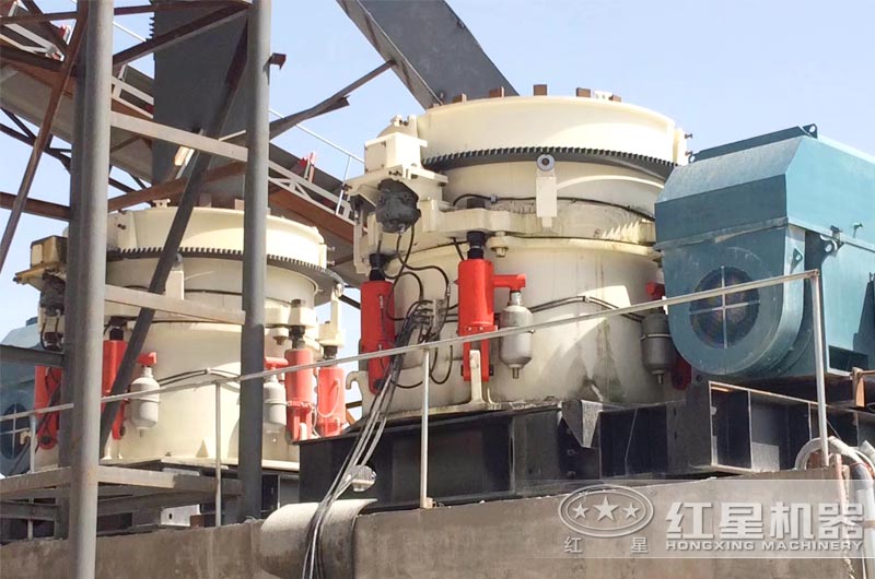 圓錐破碎機現(xiàn)場實拍 圓錐破碎機現(xiàn)場實拍