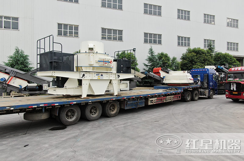 制砂機(jī)裝車發(fā)貨現(xiàn)場實景