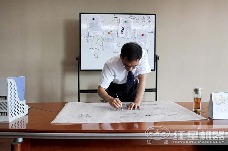 技術(shù)工程師在為客戶設(shè)計生產(chǎn)線方案中 技術(shù)工程師在為客戶設(shè)計生產(chǎn)線方案中