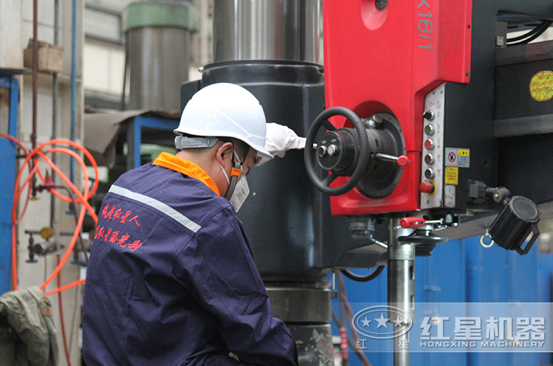 車間工人作業(yè)實景 車間工人作業(yè)實景