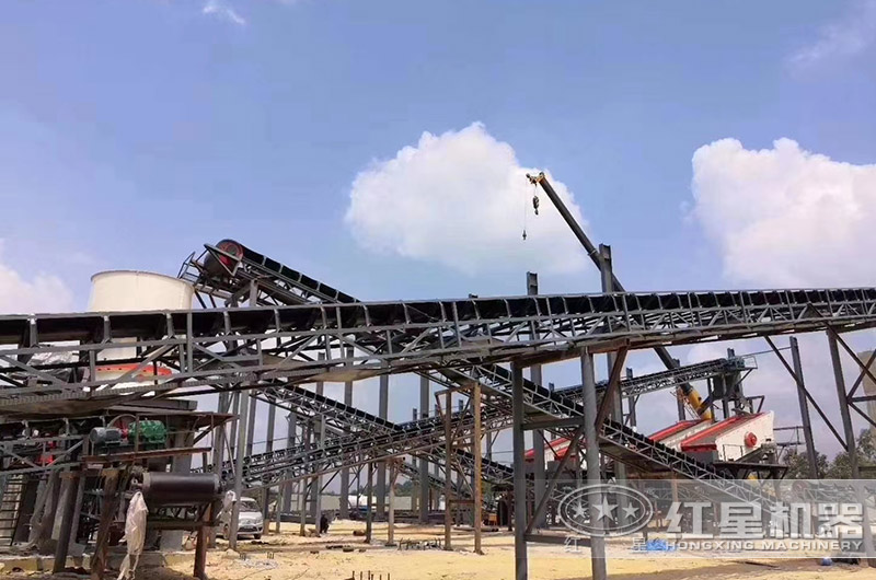 金礦破碎、篩分生產(chǎn)現(xiàn)場