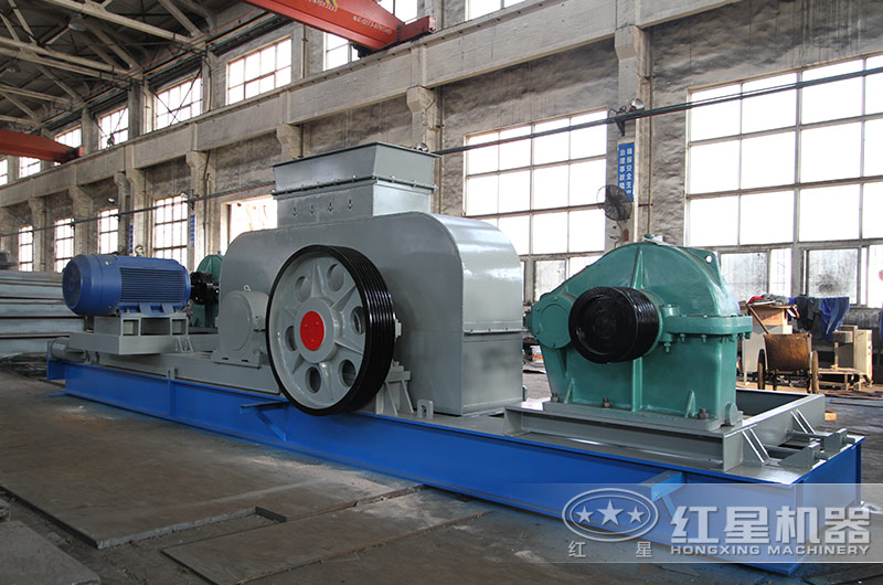 對(duì)輥破碎機(jī)車間實(shí)拍 對(duì)輥破碎機(jī)車間實(shí)拍