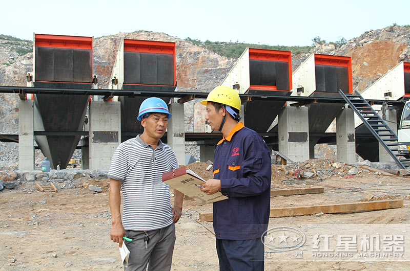 紅星技術(shù)師在生產(chǎn)現(xiàn)場(chǎng)為用戶指導(dǎo)中 紅星技術(shù)師在生產(chǎn)現(xiàn)場(chǎng)為用戶指導(dǎo)中