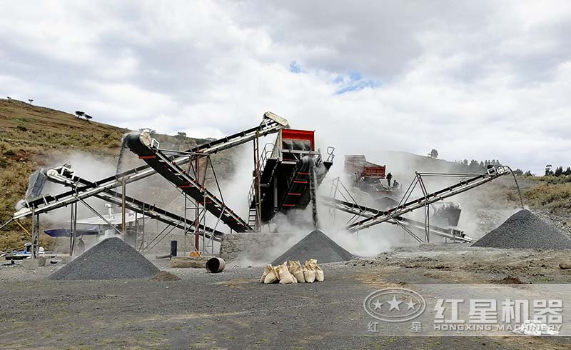 移動(dòng)制砂機(jī)工作現(xiàn)場 移動(dòng)制砂機(jī)工作現(xiàn)場