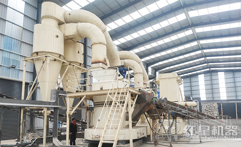 雷蒙磨粉機(jī)工作現(xiàn)場(chǎng)實(shí)拍 雷蒙磨粉機(jī)工作現(xiàn)場(chǎng)實(shí)拍