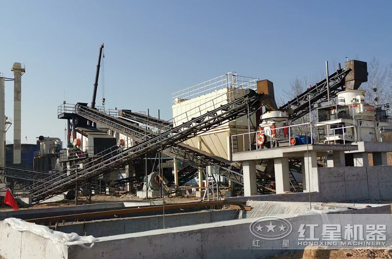 鑄造用沙室外加工現(xiàn)場 鑄造用沙室外加工現(xiàn)場