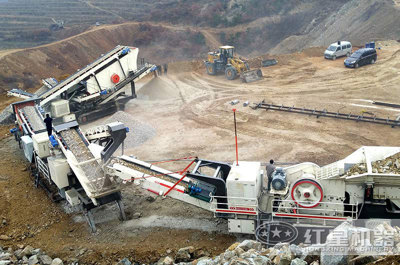 履帶式移動破碎機作業(yè)實拍 履帶式移動破碎機作業(yè)實拍