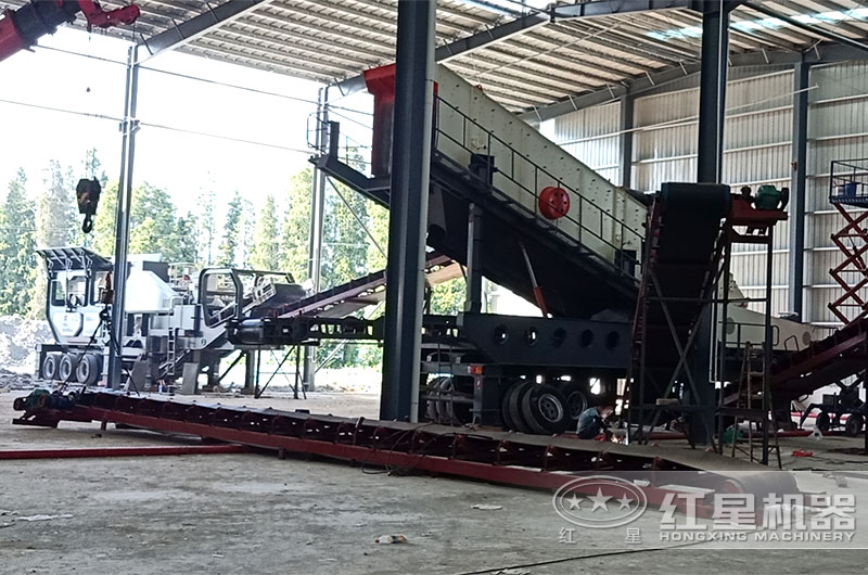 移動(dòng)破碎機(jī)處理建筑垃圾現(xiàn)場(chǎng) 移動(dòng)破碎機(jī)處理建筑垃圾現(xiàn)場(chǎng)