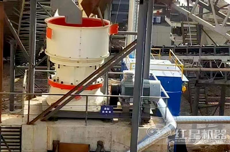 單缸圓錐破碎機(jī)現(xiàn)場 單缸圓錐破碎機(jī)現(xiàn)場