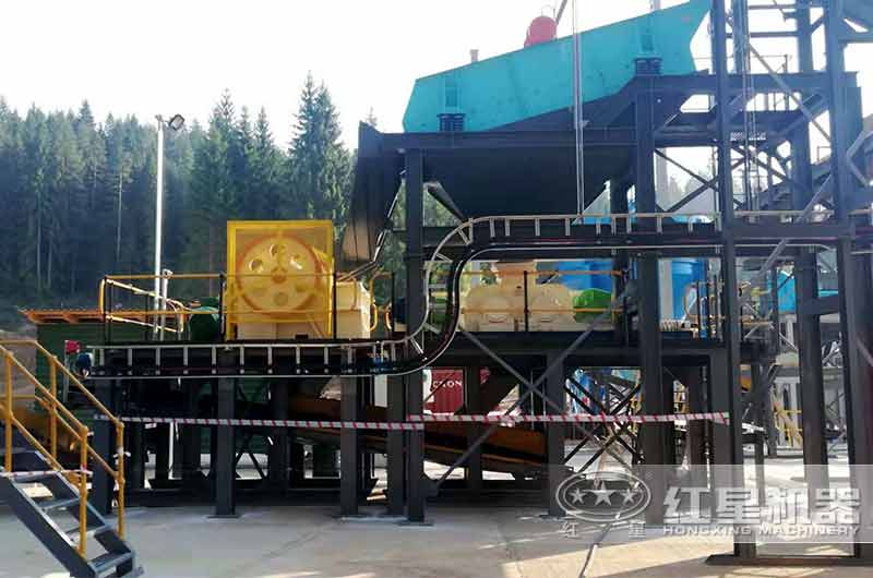 薩拉熱窩顎破加對輥機加工現(xiàn)場 薩拉熱窩顎破加對輥機加工現(xiàn)場