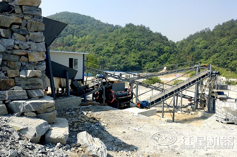 時產(chǎn)50噸制砂設(shè)備生產(chǎn)線現(xiàn)場 時產(chǎn)50噸制砂設(shè)備生產(chǎn)線現(xiàn)場