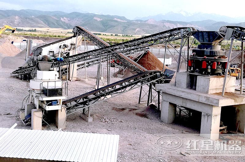 花崗巖生產(chǎn)線現(xiàn)場(chǎng)，圓錐破和制砂機(jī)