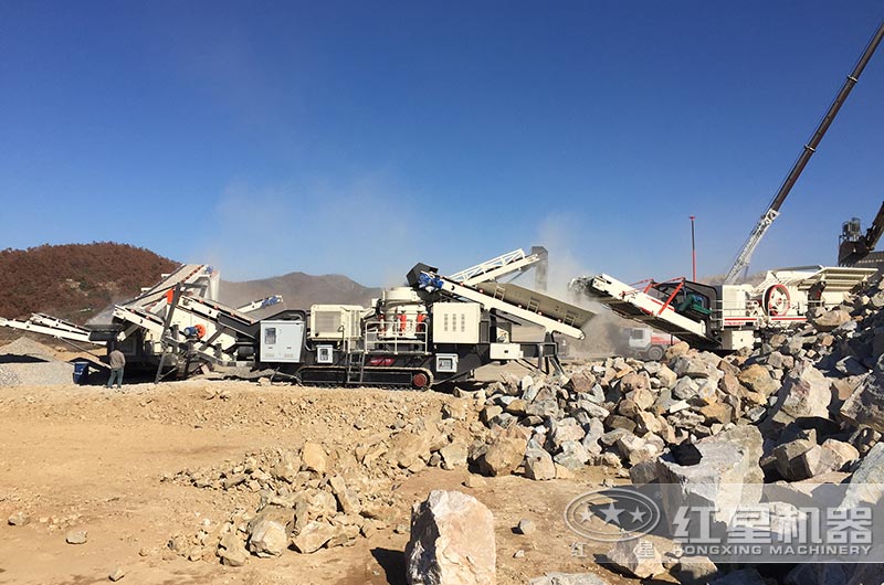 移動石子破碎機生產(chǎn)現(xiàn)場 移動石子破碎機生產(chǎn)現(xiàn)場