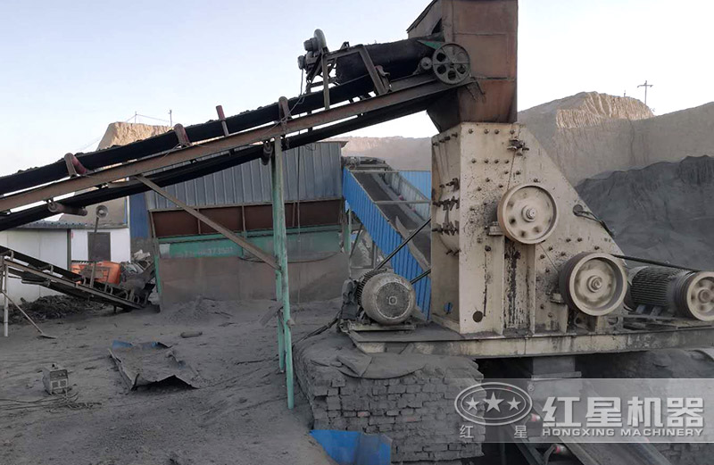 雙級(jí)破碎機(jī)破碎煤炭現(xiàn)場(chǎng) 雙級(jí)破碎機(jī)破碎煤炭現(xiàn)場(chǎng)