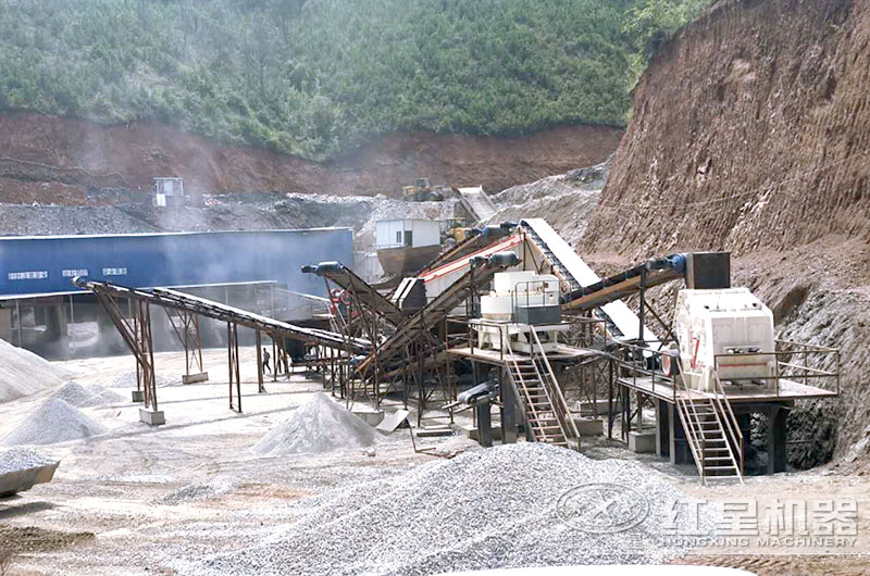 制砂機(jī)生產(chǎn)線現(xiàn)場，破碎軟料