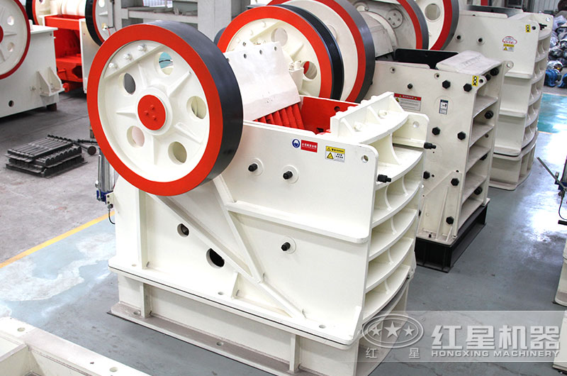 大型顎式破碎機(jī) 大型顎式破碎機(jī)