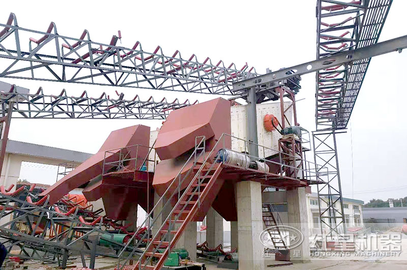 現(xiàn)場實(shí)拍，圓振動(dòng)篩