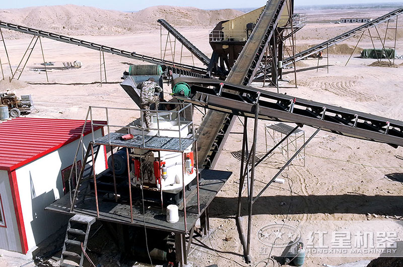 400圓錐破碎機(jī)作業(yè)現(xiàn)場實(shí)拍