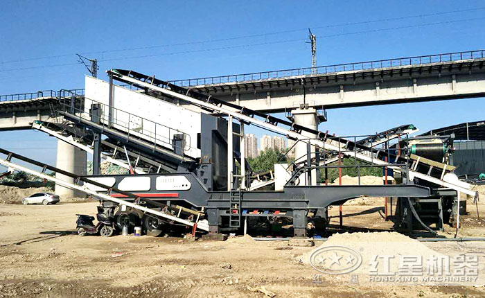 大型鐵礦石移動(dòng)破碎機(jī) 大型鐵礦石移動(dòng)破碎機(jī)