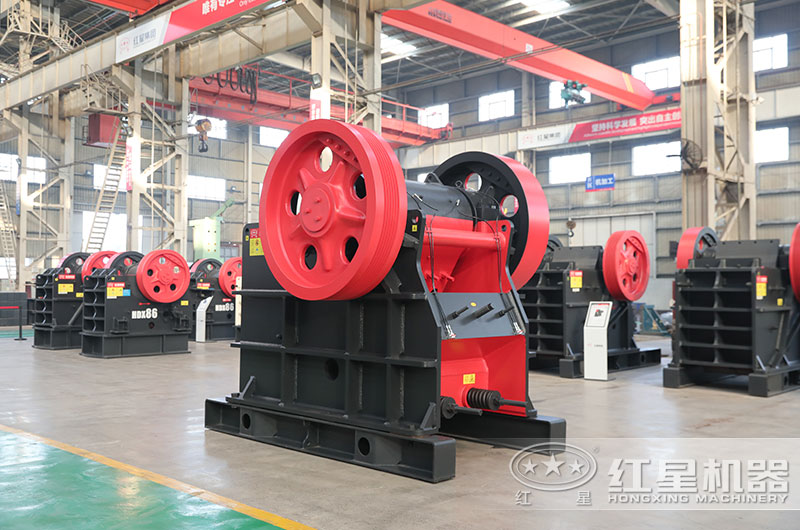 鄂式石灰石粉碎機(jī)圖片 鄂式石灰石粉碎機(jī)圖片