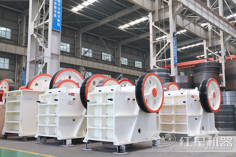 細(xì)顎式破碎機車間展示 細(xì)顎式破碎機車間展示