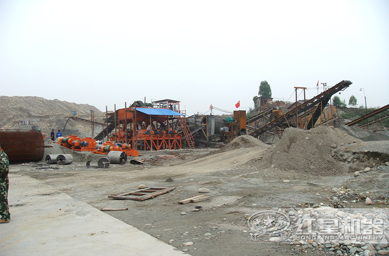 小型液壓對輥破碎機(jī)常用型號及價格，提供現(xiàn)場視頻