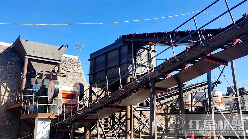 石料生產(chǎn)線配置:顎式破碎機+圓錐破碎機 石料生產(chǎn)線配置:顎式破碎機+圓錐破碎機